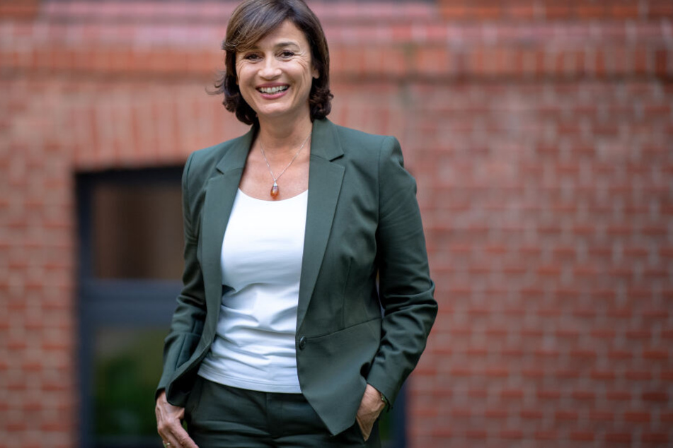 Sandra Maischberger ist manisch in der Vorbereitung auf ihre Sendung.