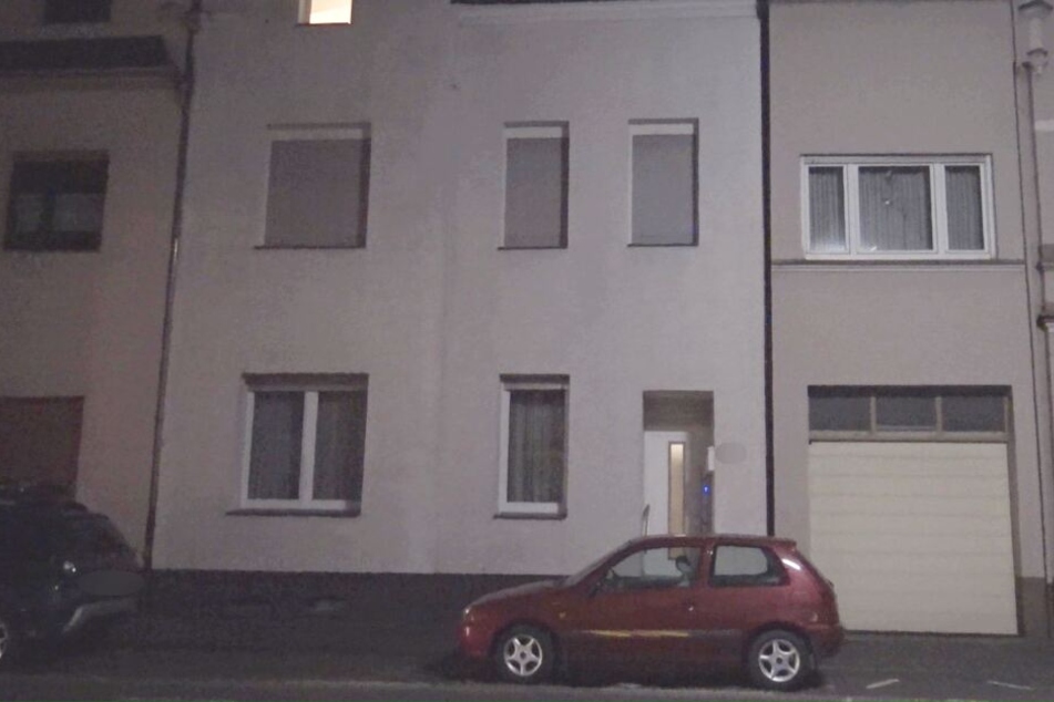 Die Tat ereignete sich in einer Wohnung in Siegburg.