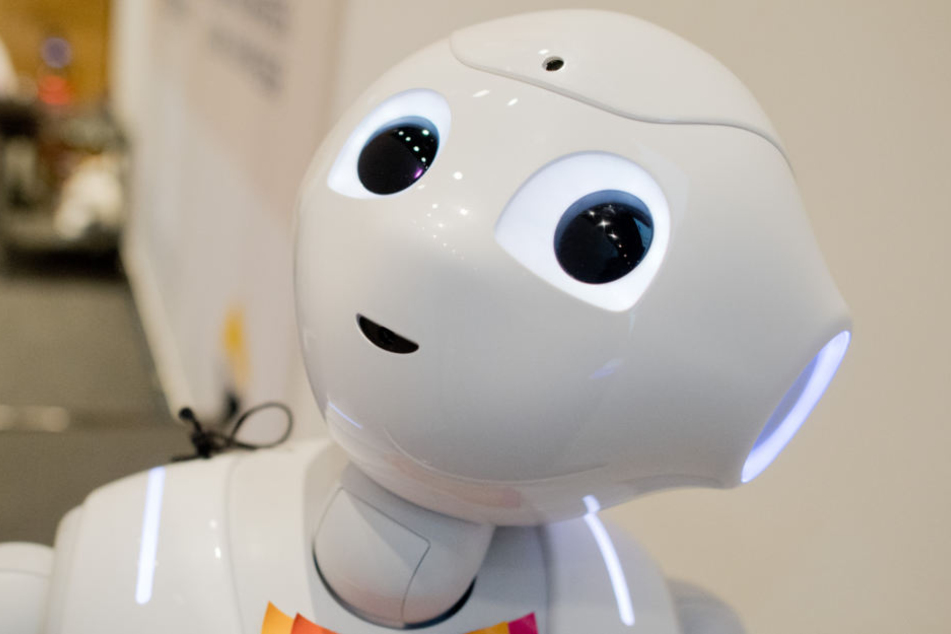 Roboter können helfen, alte Menschen in ihrem Alltag zu unterstützen. (Symbolbild)