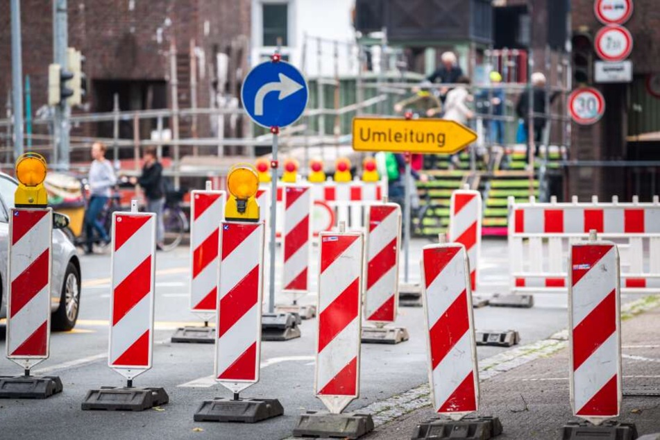 In St. Georg finden Arbeiten an der Steintorbrücke statt. (Symbolbild)