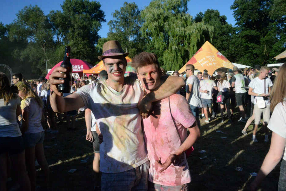 Strahlende Gesichter auch bei diesen beiden Festivalbesuchern.