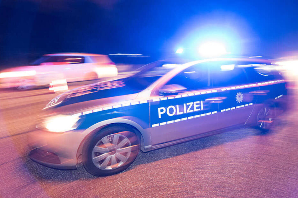 Die Polizei hatte den Ort der als privat getarnten Veranstaltung erst Freitagabend ausfindig machen können. (Symbolbild)