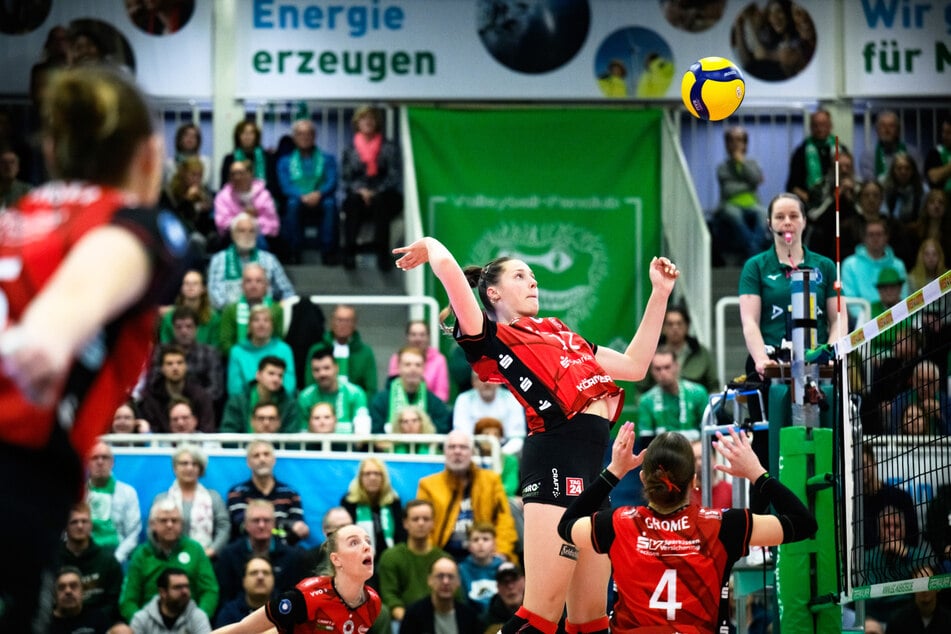 Alles klappte bei Mette Pfeffer (20, M.) &amp; Co. gegen den USC Münster beim Fünf-Satz-Sieg nicht.