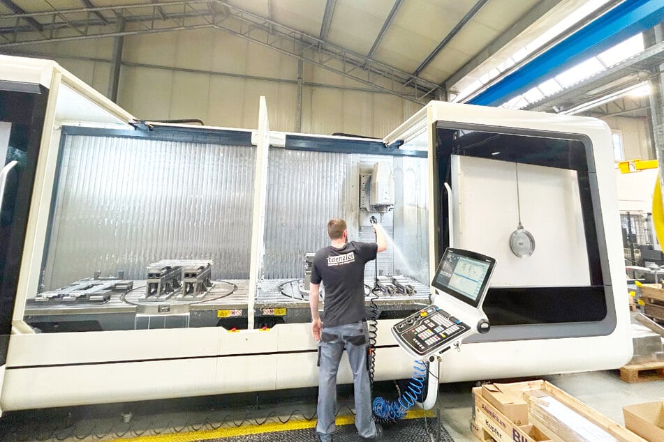 Taenzler arbeitet mit Maschinen mit Siemens- und Okuma-Steuerung. Daher sind Vorkenntnisse von Vorteil.