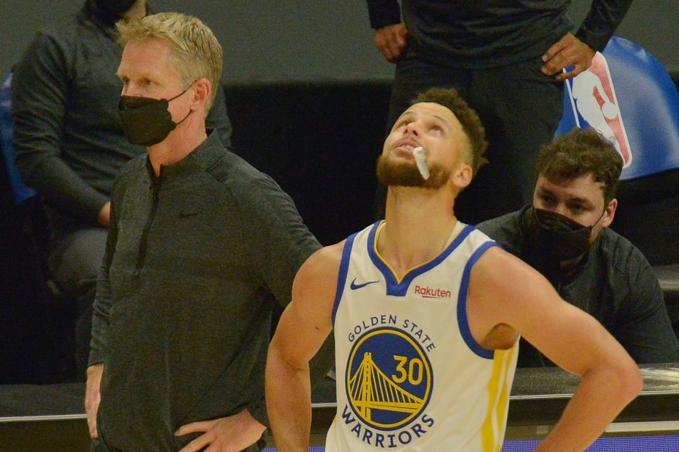 Warriors head coach Steve Kerr and guard Stephen Curry are sitting pretty as their team currently has the best record in the NBA at 11-1.