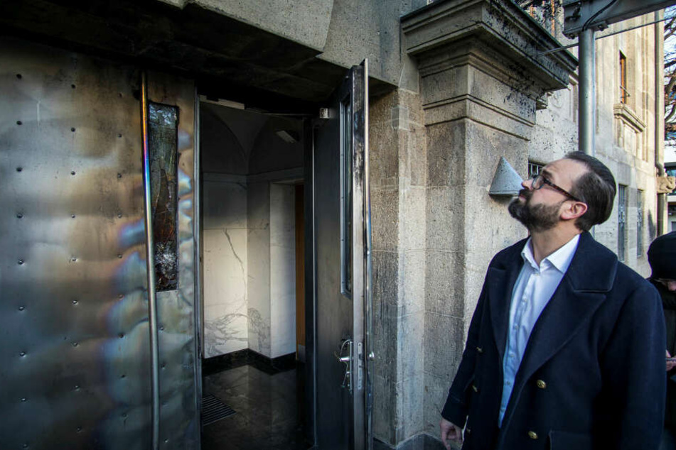 Sachsens Justizminister Sebastian Gemkow (41, CDU) besichtigte am 2. Januar den Anschlagsort an der Karl-Heine-Straße.