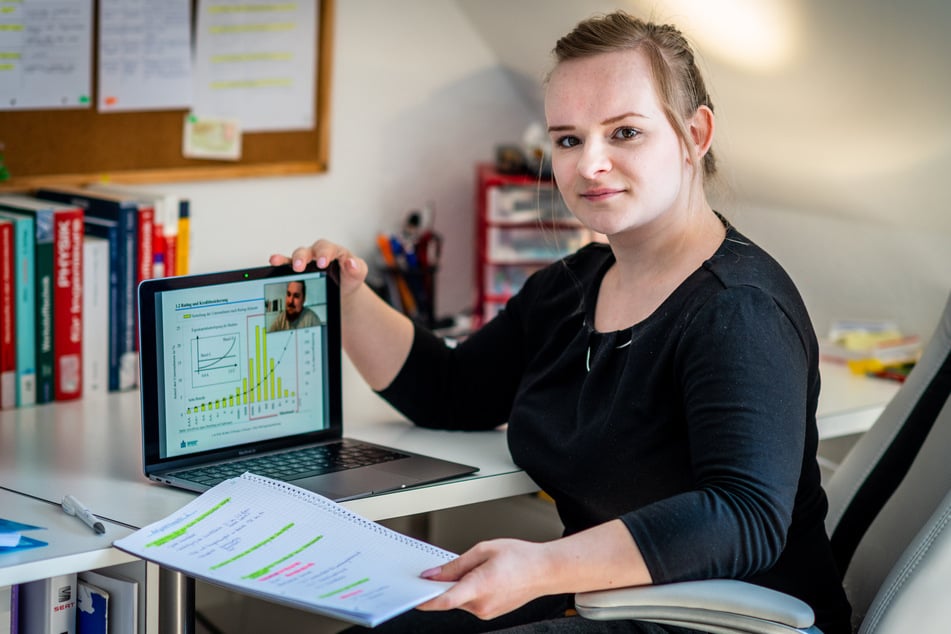 Mittweida-Studentin Katja Groß (22) lernt von zu Hause aus. Online-Vorlesungen sind in Corona-Zeiten an der Hochschule mittlerweile die Regel (Archivbild).