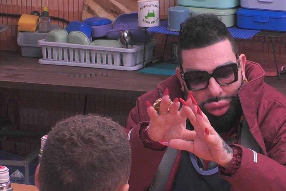 Promi Big Brother: Kleiner Vampir bei "Promi Big Brother": Harald Glööckler will ewig leben