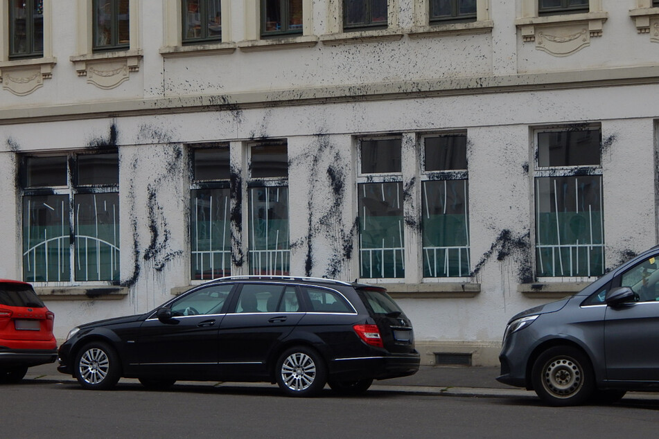 An ein Sportzentrum in Stötteritz wurden am Samstag Graffiti geschmiert.