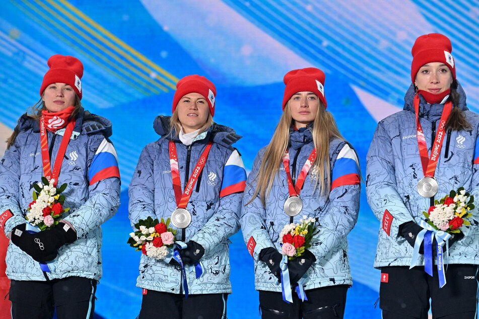 Kristina Reztsova (27, 2.v.l.) trat in die Fußstapfen ihrer Mutter und gewann 2022 zwei Olympia-Medaillen.