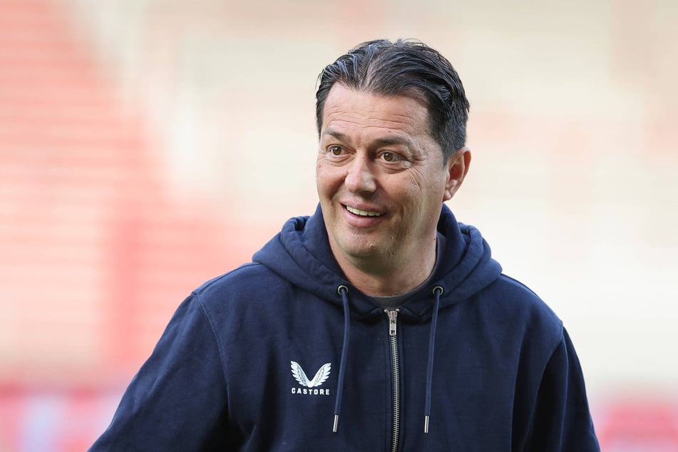 Papa Ante Covic (51) drückt seinem Sohnemann live im Stadion die Daumen.