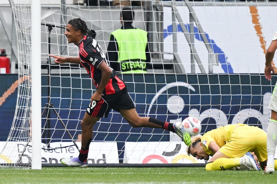 Traf gleich doppelt: Eintrachts Jean-Mattéo Bahoya (20).