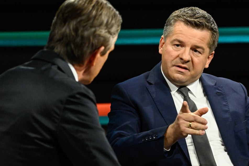 Am Dienstagabend traf Markus Lanz (56, l.) im ZDF auf den Wirtschaftsminister von Sachsen-Anhalt, Sven Schulze (46, CDU).