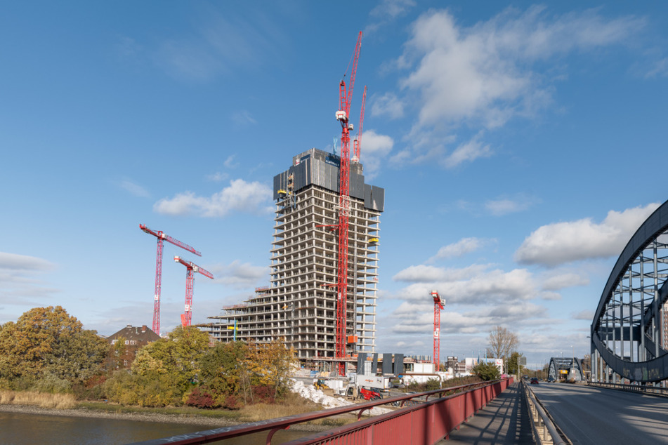 Der Bau des Elbtowers in der Hamburger HafenCity ist ins Stocken geraten.