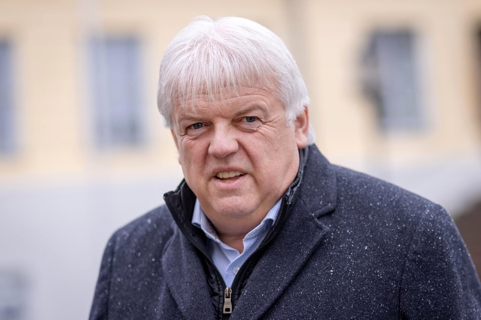 Dieter Greysinger (60, SPD) hat eine Belohnung für Hinweise auf die Täter ausgelobt.