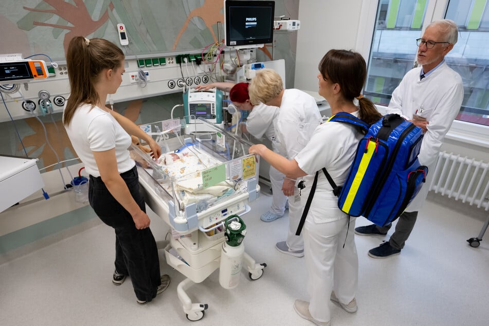 Frühchen Emilia ist nach einem Umzug der Klinik Harlachingin einem neuen Gebäude auf der neuen Station angekommen.