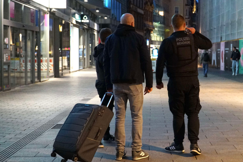 Leipzig: Bombe legt Leipziger City lahm: Viel Aggression bei der Evakuierung