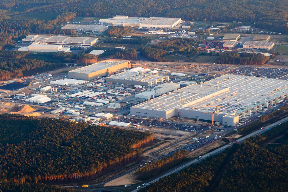 Das Gelände der Tesla-Gigafactory in Grünheide bei Berlin soll um weitere 70 Hektar ausgeweitet werden.