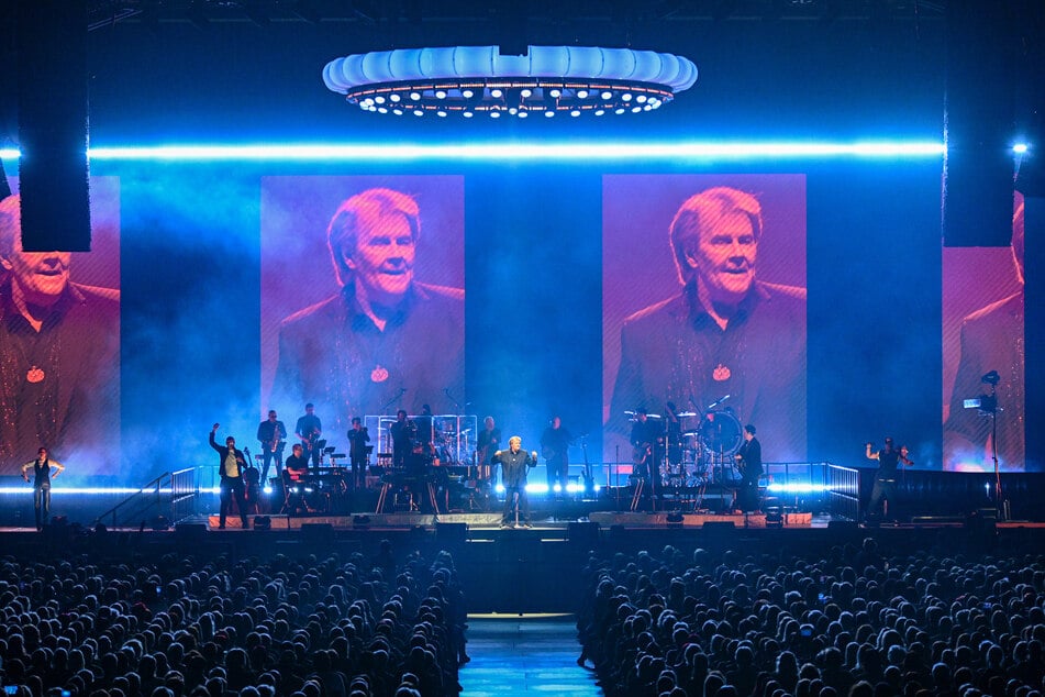 Gänzlich aufhören will Carpendale jedoch nicht. Künftig wolle er stattdessen lieber kleinere Konzerte in ausgewählten Städten spielen.