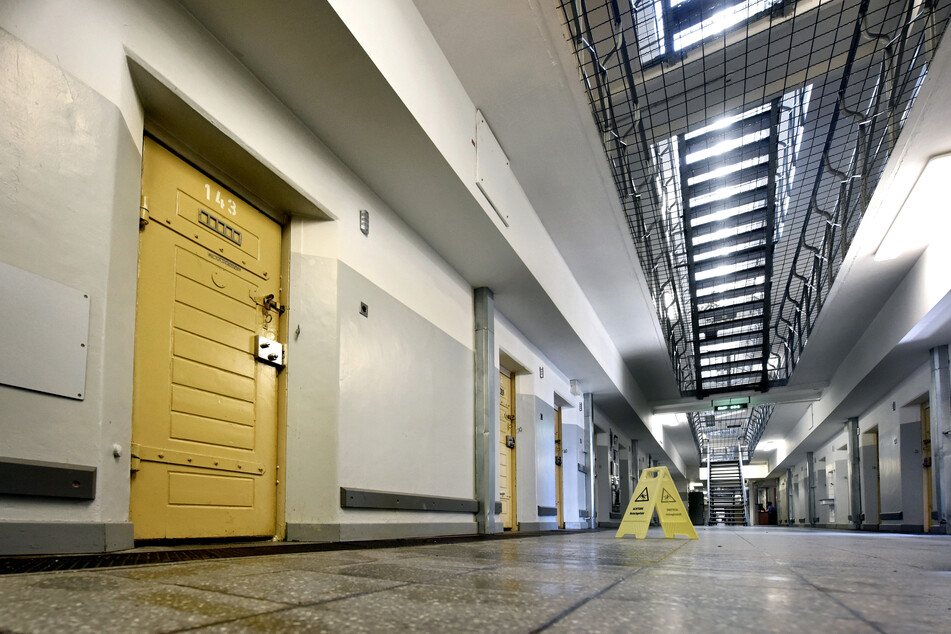 Der Syrer Amad A. wurde unschuldig im Gefängnis in Kleve eingesperrt. Er starb mit 26 Jahren nach einem selbst gelegten Zellenbrand.