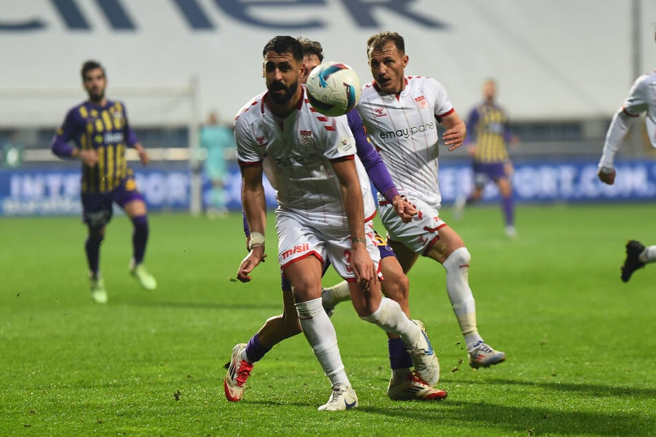 Zuletzt lief Cigerci (v.) im Mai 2025 für den türkischen Erstliga-Klub Sivasspor auf.