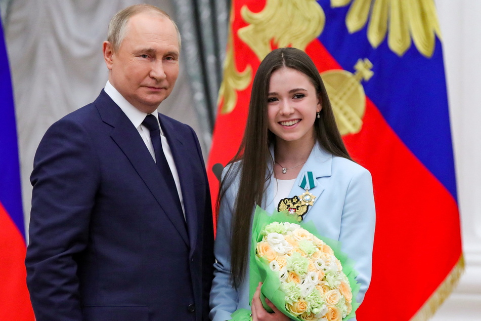 Russian President Vladimir Putin (l.) posed for a picture with figure skater Kamila Valieva during an awarding ceremony honoring the country's Olympians at the Kremlin in Moscow, Russia on Tuesday.