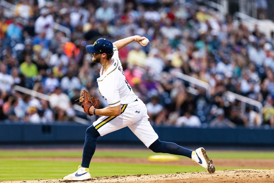 Kyle Luigs pitches during a Savannah Bananas baseball game.
