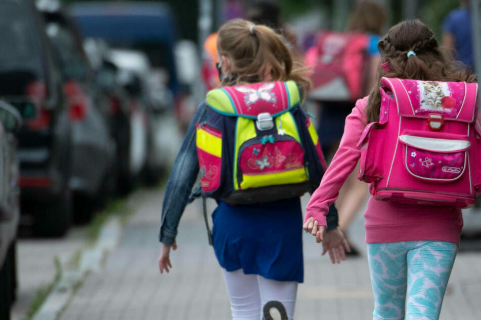 Schüler einer Grundschule aus Radebeul wurden am Dienstag von einem Mann aggressiv angesprochen. (Symbolbild)