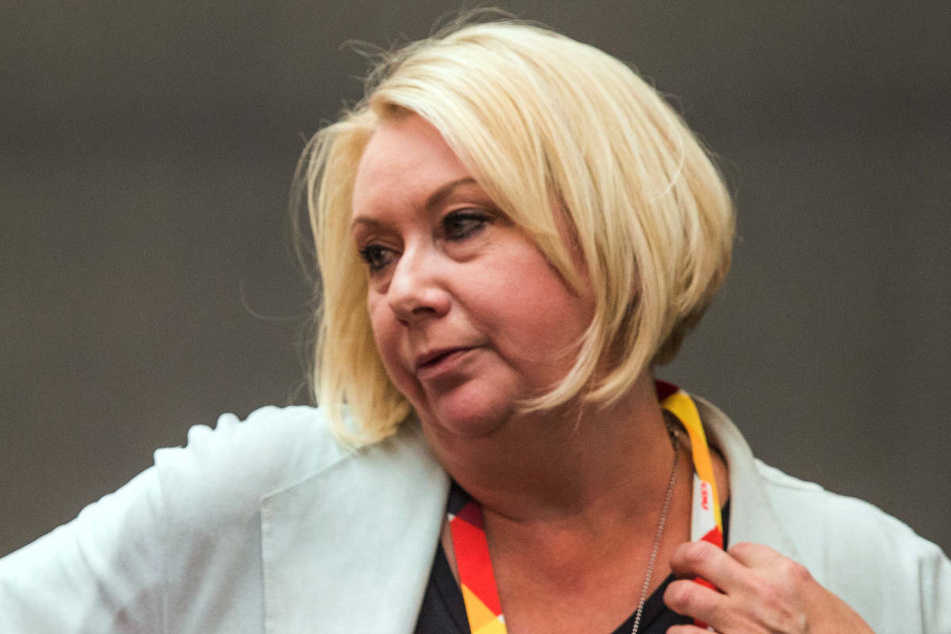 Karin Strenz (†53) bei einem Wahlkampftauftritt 2017 in Wismar. Die CDU-Bundestagsabgeordnete ist am Sonntag auf dem Rückflug von Kuba nach Deutschland im Flugzeug kollabiert und gestorben. (Archivfoto)