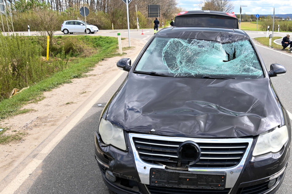 Pedelec-Fahrerin übersieht Auto: Tödlicher Zusammenstoß auf Kreuzung