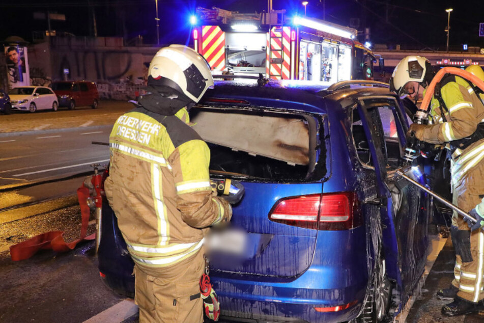 AfD-Auto in Dresdner Neustadt angezündet? VW auf dem Bischofsweg in Flammen