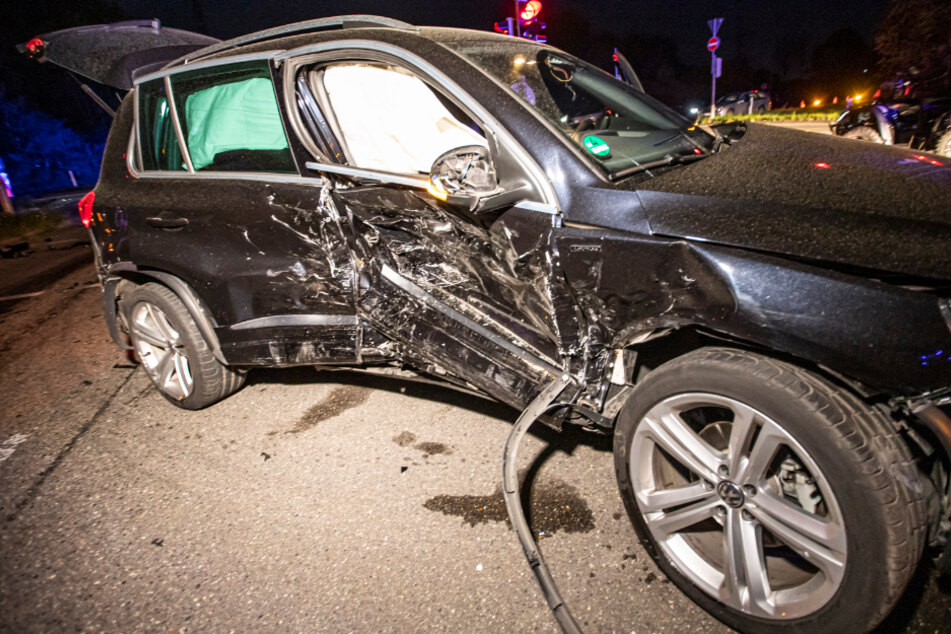 Betrunkener missachtet rote Ampel und kracht in anderen Wagen