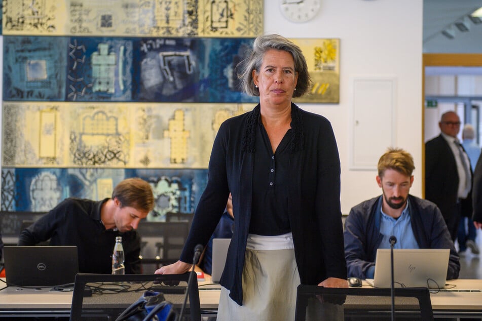 Sachsen-Anhalts Innenministerin Tamara Zieschang (55, CDU) gab neue Details über den jungen Mann bekannt, der wohl einen Anschlag in Magdeburg plante.