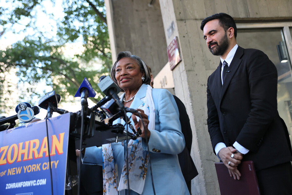 New York State Senate Majority Leader Andrea Stewart-Cousins (l.) speaks during a press conference on September 19, 2025, after endorsing Zohran Mamdani for mayor.
