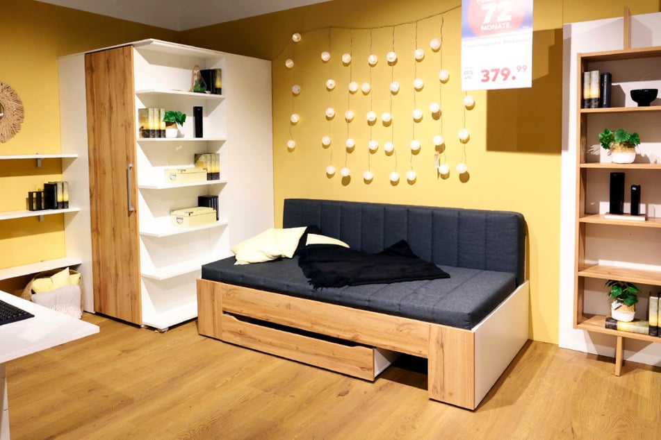 porta Wiedemar bleibt am Sonntag (4.1.) geöffnet und verkauft unter anderem traumhafte Schlafsofas zu Top-Preisen an.