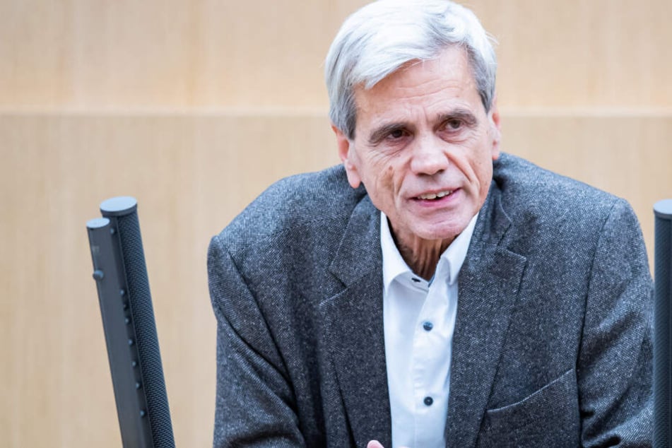 Der Landtagsabgeordnete Wolfgang Gedeon spricht im November in Stuttgart.