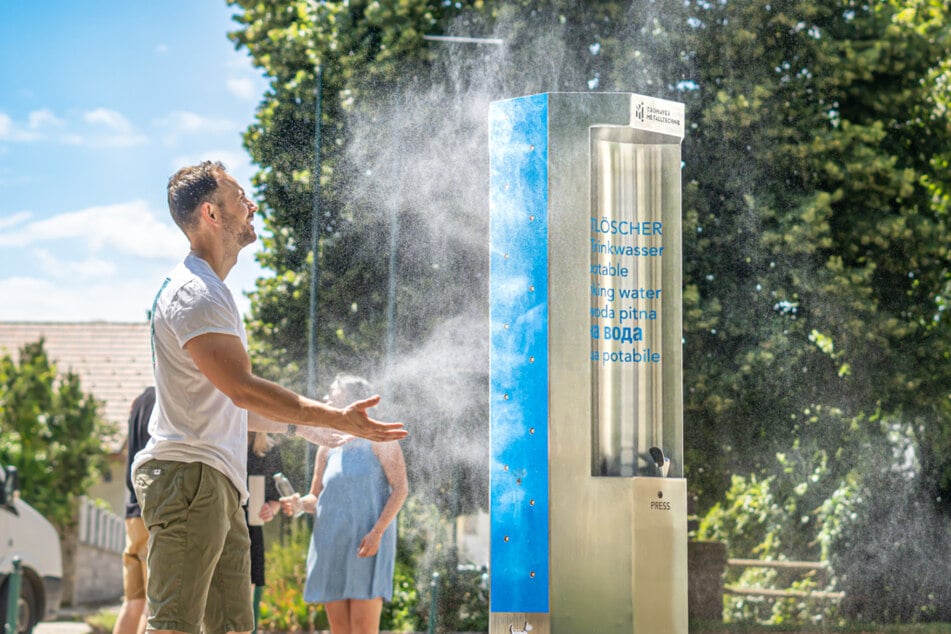 Von Juni bis Mitte September stehen in Alt- und Neustadt Trinkbrunnen mit Sprühnebel-Funktion.