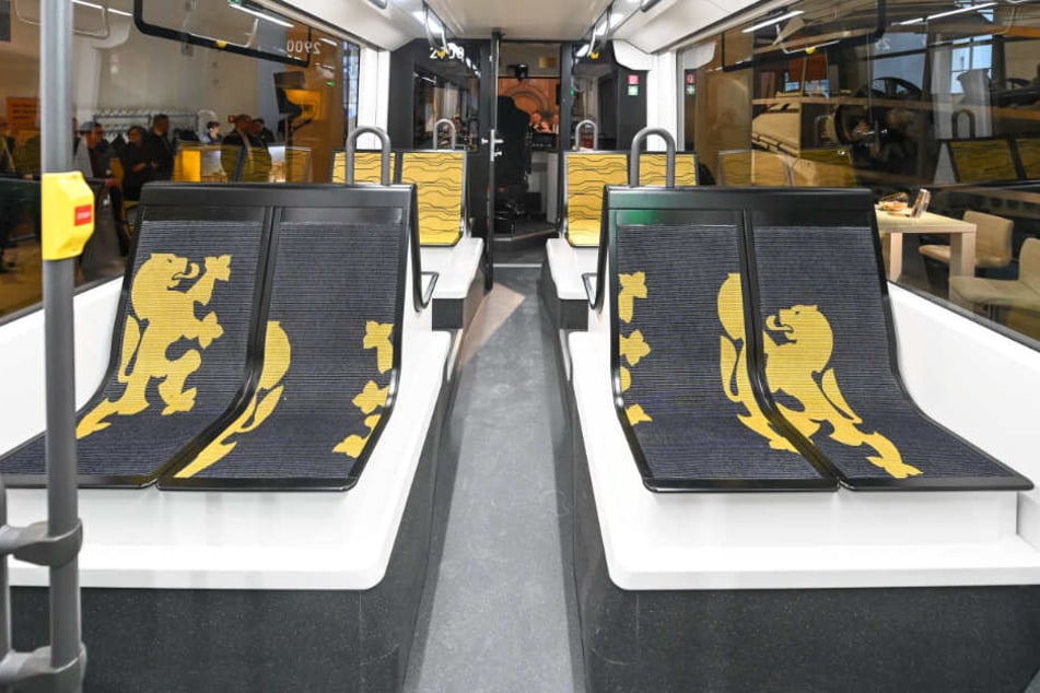 Der Chemnitzer Prototyp einer neuen Straßenbahn sorgte für viel Aufsehen in Dresden.