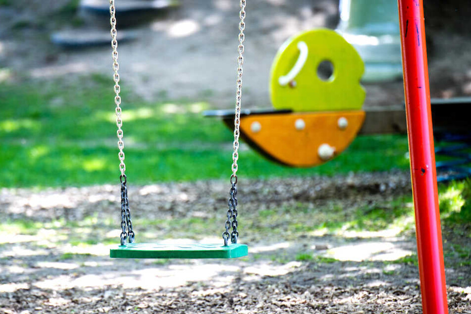 Ein Kind wurde auf einem Berliner Spielplatz von einer Frau gewürgt, weil es angeblich ein anderes getreten hatte. (Symbolbild)