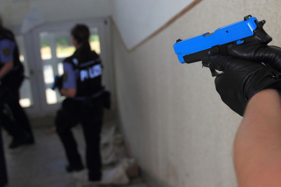 Polizei-Anwärter trainieren eine Terrorlage.