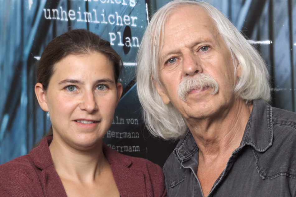 Anhand von Stasi-Dokumenten sowie Zeitzeugenberichten rekonstruieren die Dokumentarfilmer Katharina und Konrad Herrmann die dunkle Seite ostdeutscher Geschichte.