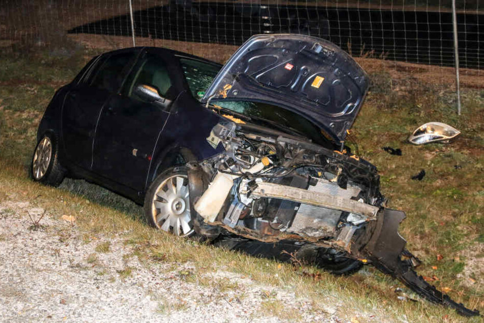 Der Wagen wurde schwer beschädigt.