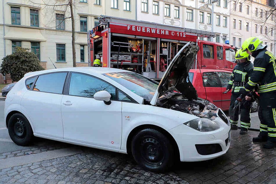 In der Zeißstraße in Chemnitz hat ein Seat gebrannt.