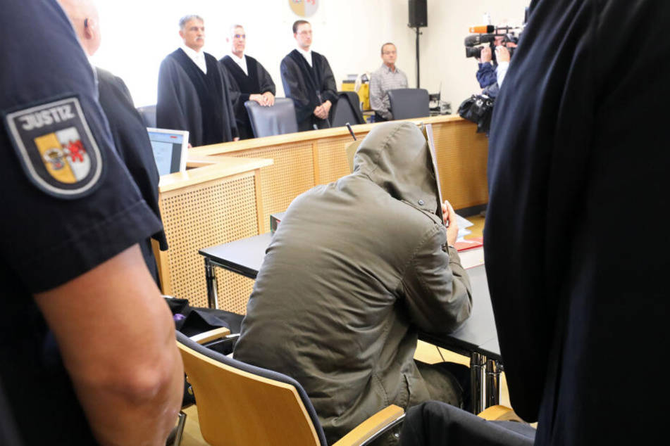 Jetzt wurde ihr Stiefvater zu einer lebenslangen Haftstrafe verurteilt.