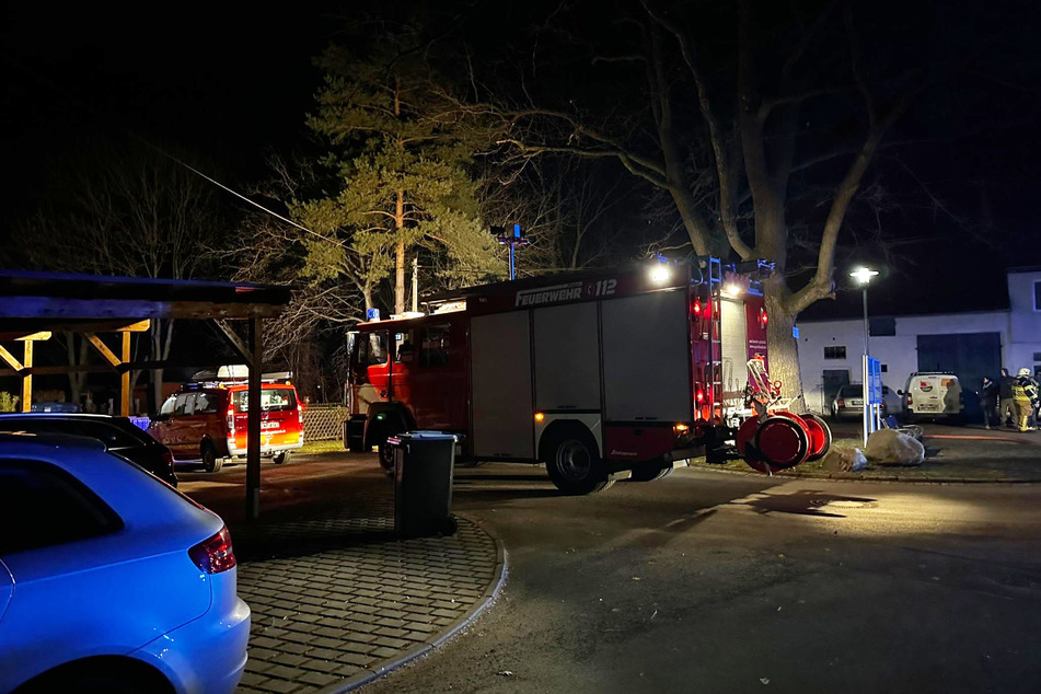 Die Feuerwehr rückte am Donnerstag im Groitzscher Ortsteil Löbnitz-Bennewitz an.