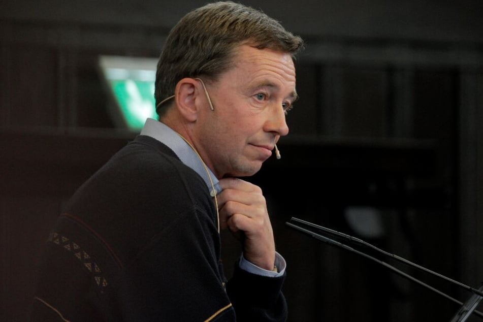 Der AfD-Mitbegründer Bernd Lucke (57) versucht an der Universität Hamburg eine Vorlesung zu halten.