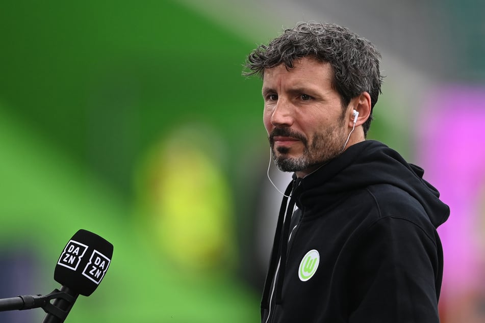 VfL-Trainer Mark van Bommel (44) ließ nach dem Spiel beste Genesungswünsche verlauten.
