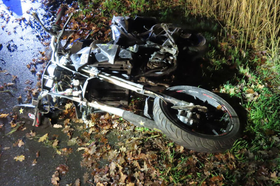 Misslungenes Überholmanöver: Motorradfahrer bei Unfall schwer verletzt