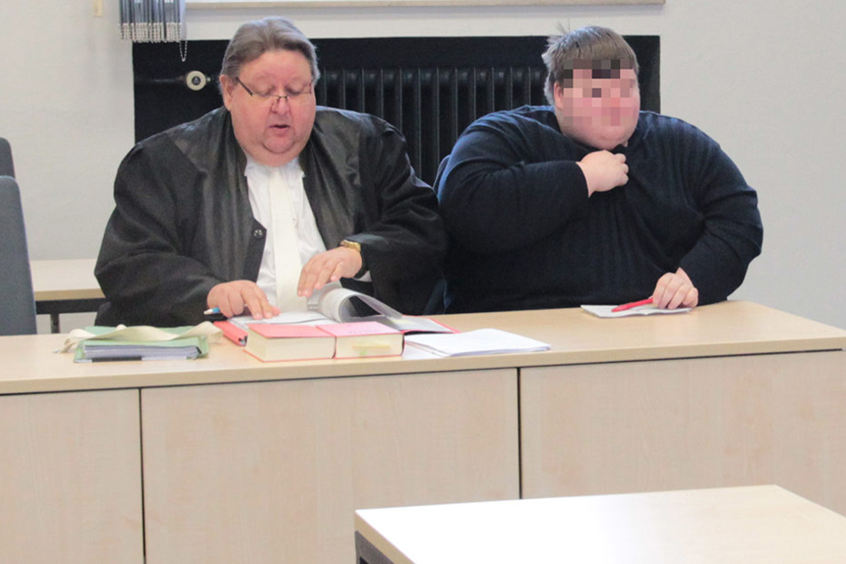 Der 28-jährige Angeklagte war selbst Laienrichter und sitzt für die SPD im Rat der Stadt Enger.