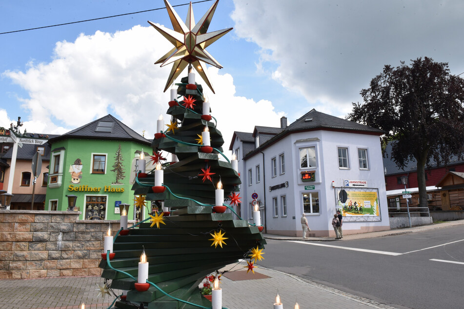 Die Spielzeugmacher aus dem Erzgebirge versuchen mit kreativen Ideen für ihr Weihnachtsgeschäft zu werben.